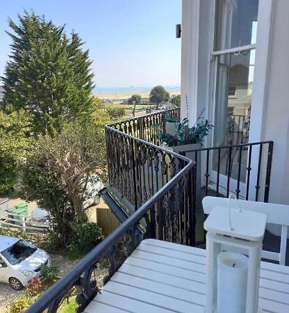 Wight On The Beach, Sleeps 4, Free Off Road Parking, Balcony With Sea Views Ryde  Bagian luar foto