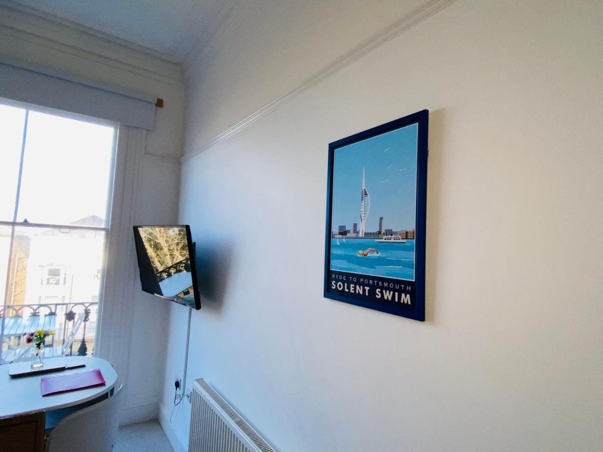 Wight On The Beach, Sleeps 4, Free Off Road Parking, Balcony With Sea Views Ryde  Bagian luar foto