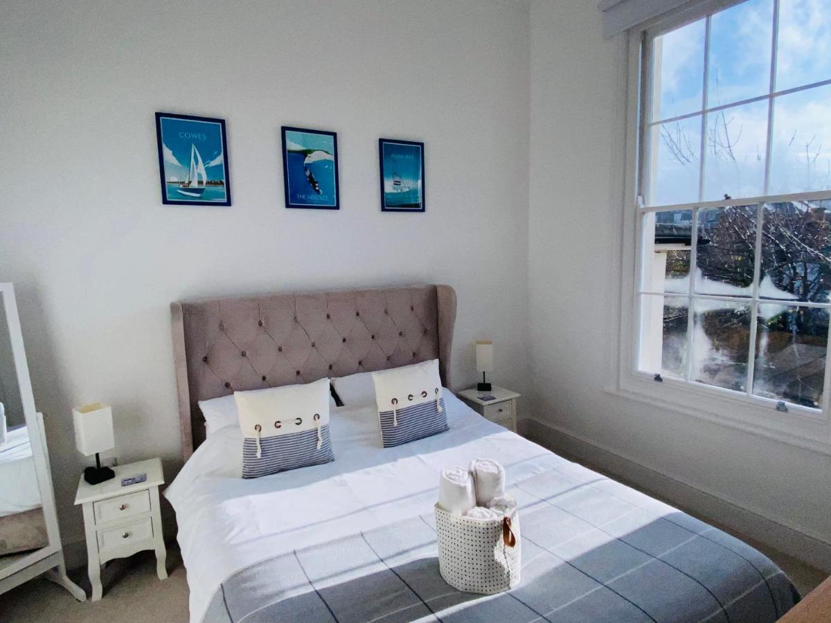 Wight On The Beach, Sleeps 4, Free Off Road Parking, Balcony With Sea Views Ryde  Bagian luar foto