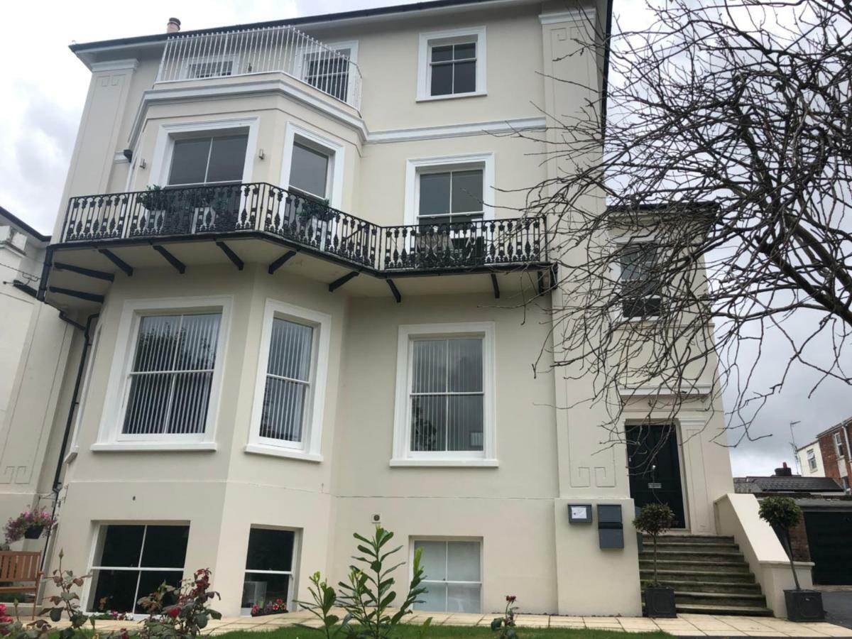 Wight On The Beach, Sleeps 4, Free Off Road Parking, Balcony With Sea Views Ryde  Bagian luar foto