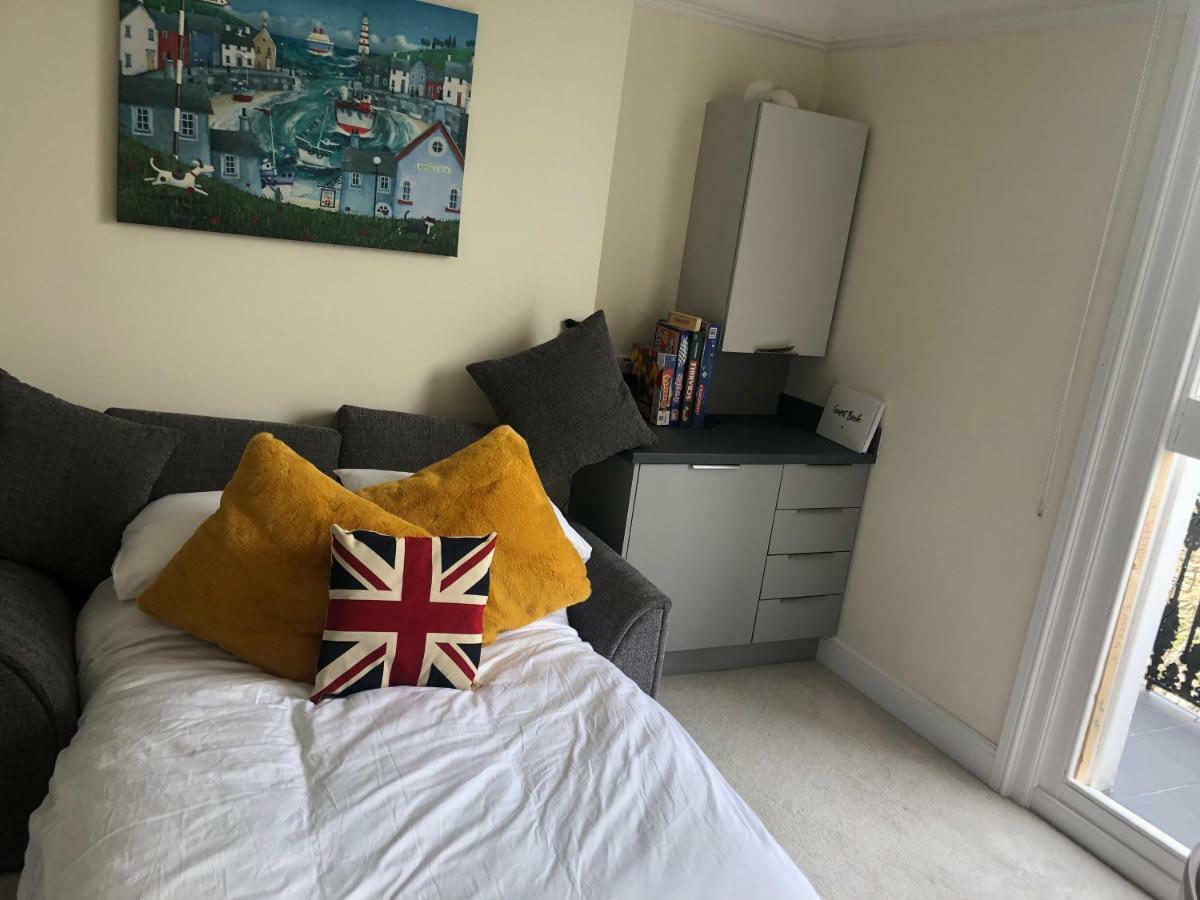 Wight On The Beach, Sleeps 4, Free Off Road Parking, Balcony With Sea Views Ryde  Bagian luar foto