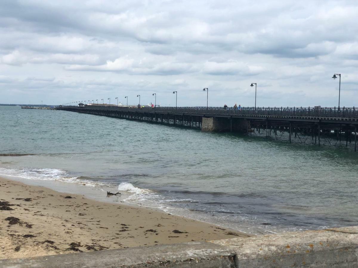 Wight On The Beach, Sleeps 4, Free Off Road Parking, Balcony With Sea Views Ryde  Bagian luar foto